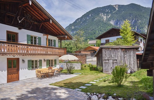 Muhldorfl Apartment | Almrausch - Modern Holiday Flat with Pool & Spa Amenities