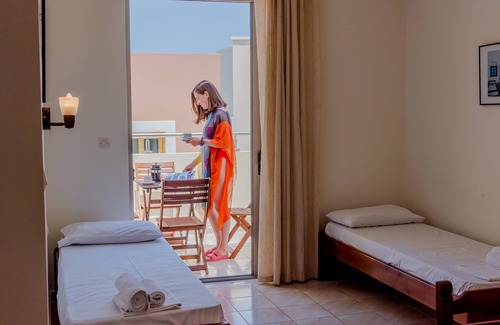 Sfakaki House | Oceanfront Almyra Apartments with Pool & Breakfast Included