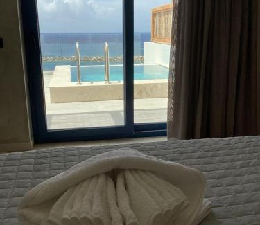 Finiki Apartment | Almyra Boutique Suites: Seafront Suite with Private Pool