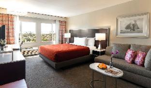 Anaheim Resort Hotel | Pet-Friendly ALO Hotel by Ayres with Pool and Hot Tub