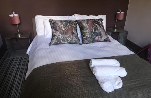 Stanford Apartment | Cozy Aloe Cottage: Pet-Friendly Oceanfront Retreat