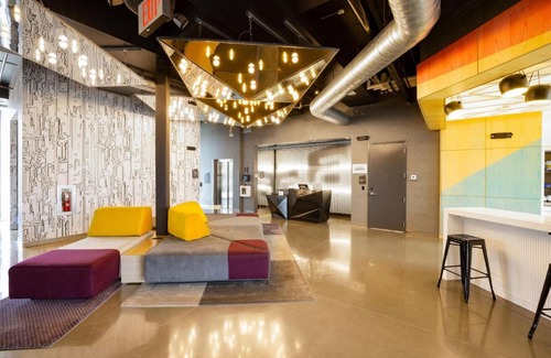 Montopolis Hotel | Stylish Aloft Austin Airport: Pet Friendly & Pool Access