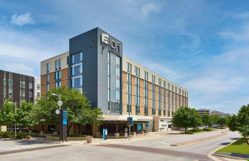 North Burnet Hotel | Discover Aloft Austin at The Domain: Pet-Friendly & Poolside