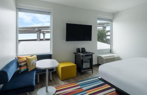 East Congress Hotel | Stylish Aloft Austin South with Pool & Child-Friendly Amenities