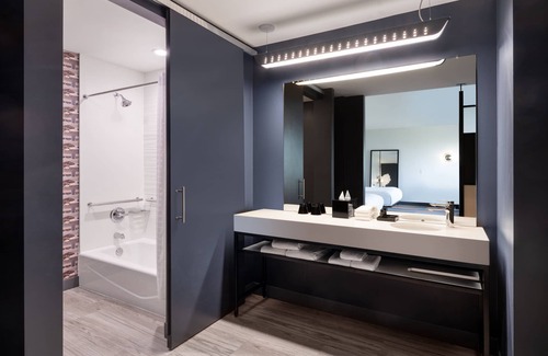 East Congress Hotel | Discover Aloft Austin South: Top-Rated Stay with Pool