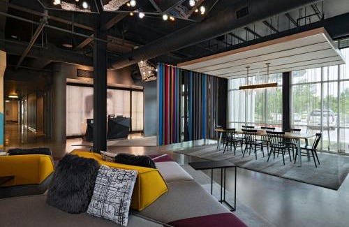 East Oak Hill Hotel | Stylish Stay at Aloft Austin Southwest - Rated 9.1/10