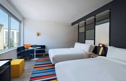 East Oak Hill Hotel | Experience Comfort at Aloft Austin Southwest with Spa & Pool