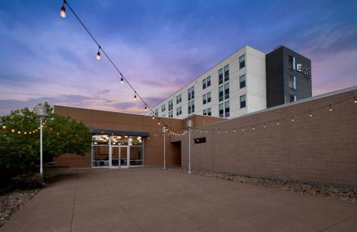 Broomfield Hotel | Pet-Friendly Aloft Broomfield Denver with Pool & Great Reviews