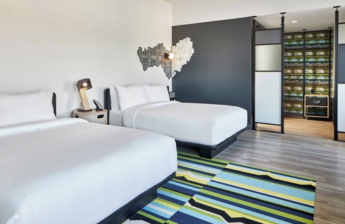 Twin Brook Hotel | Vibrant Aloft Chattanooga Hamilton Place with Pool & Breakfast