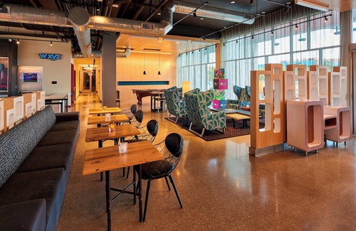 North Olmsted Hotel | Experience Comfort at Aloft Cleveland Airport - Rated 9/10