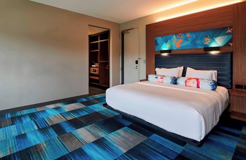 North Olmsted Hotel | Experience Comfort at Aloft Cleveland Airport - Rated 9/10