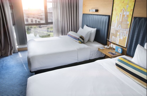 Songshan Lake Hotel | Discover Aloft Dongguan Songshan Lake: Rated 9/10 with Pool