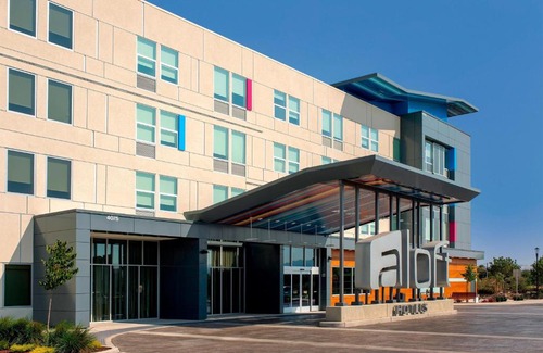 Dublin Hotel | Experience Aloft Dublin-Pleasanton with Pet-Friendly Amenities