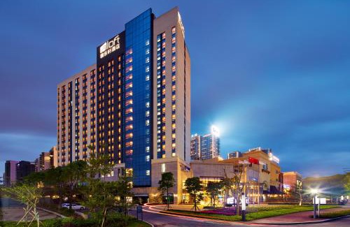 Shenzhen Hotel | Discover Aloft Dynamic Town: Pet-Friendly & Poolside Haven