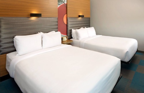Ashwaubenon Hotel | Relax at Aloft Green Bay: Rated 8.8 with Pool & Spa