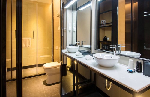 Panyu Hotel | Guest Rated: Aloft Guangzhou University Park with Great Amenities