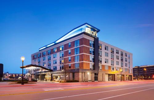 Westown Hotel | Explore aloft Hotel Milwaukee Downtown: Pet-Friendly & Pool Access