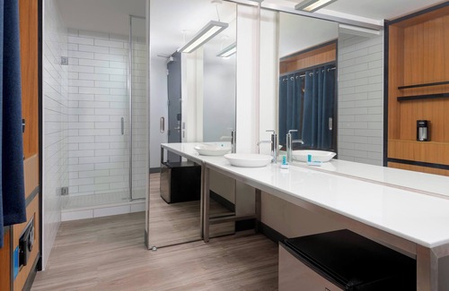 Northside Hotel | Discover Aloft Jacksonville Airport - Pool, Spa & Dining