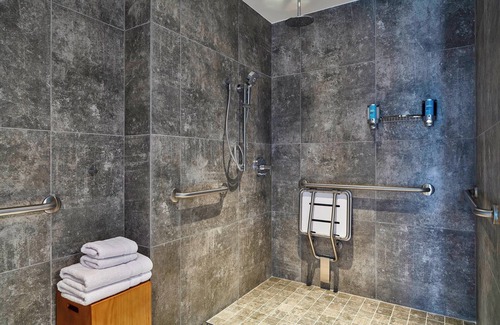 Leuro Hotel | Exceptional Aloft Lima Miraflores with Pool & Spa Amenities