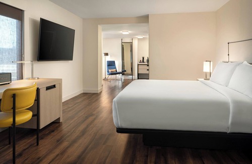 Mountain View Hotel | Discover Aloft Mountain View: Pool, Spa & High Ratings