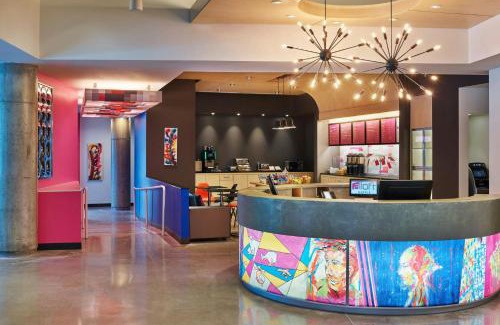 Collin County Hotel | Discover Aloft Richardson: Pet-Friendly Stay with Pool