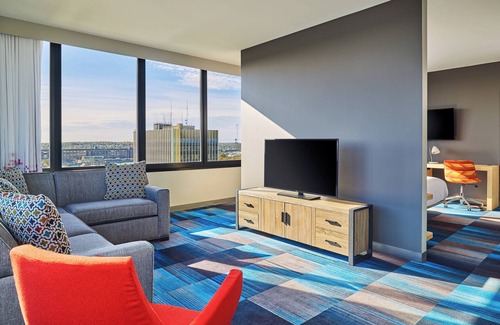 South Bend Hotel | Discover Aloft South Bend: Family-Friendly with Pool Access