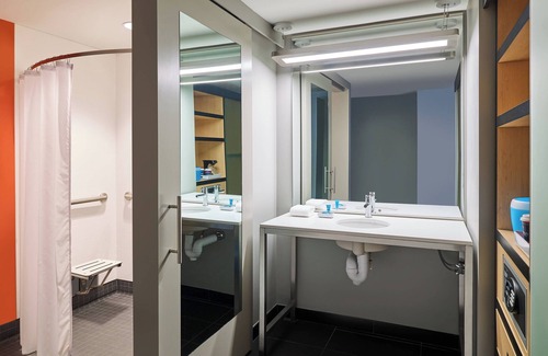 South Bend Hotel | Discover Aloft South Bend: Family-Friendly with Pool Access