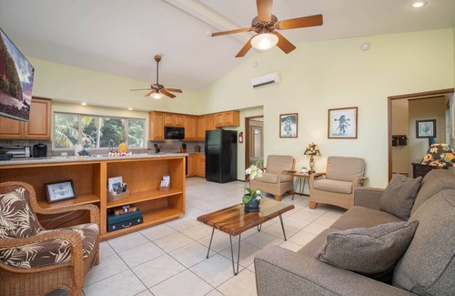 Kihei House | Stunning Aloha AKU Ohana Suite: Oceanfront, Pool & Spa