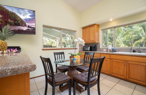 Kihei House | Stunning Aloha AKU Ohana Suite: Oceanfront, Pool & Spa