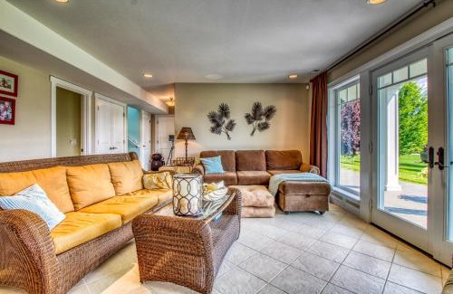 Manson House | Family-Friendly Aloha at Lake Chelan - Guest Rated 9.5