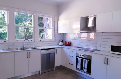 Avalon Beach House | Discover Aloha Avalon: 3-Bedroom Retreat Near Beaches