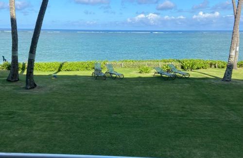 Punaluu Apartment | Aloha Beach Retreat, Ocean Front With AC