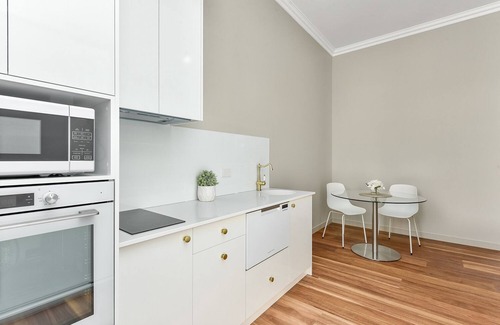 Mount Gambier House | Inviting Aloha Central Platinum Apartment with Breakfast