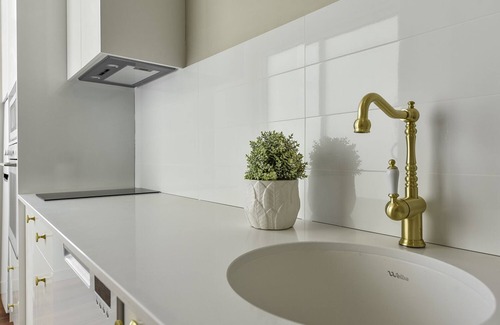 Mount Gambier House | Inviting Aloha Central Platinum Apartment with Breakfast