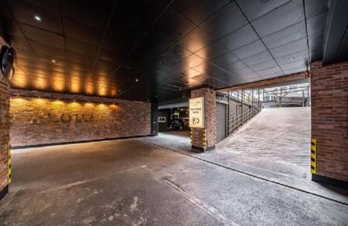 Hanam Hotel | Eco-Friendly Aloha Hotel with Kitchen and Hot Tub Access