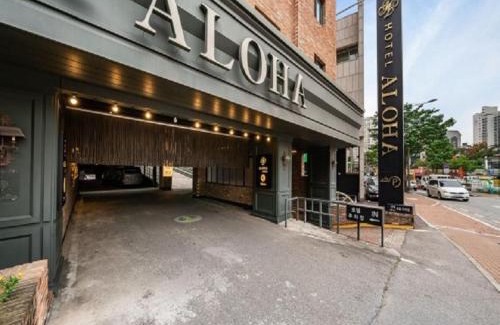 Hanam Hotel | Eco-Friendly Aloha Hotel with Kitchen and Hot Tub Access