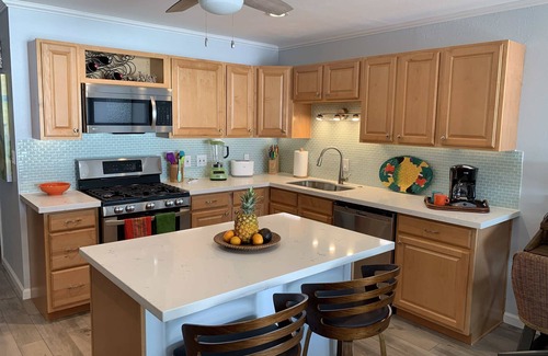 Ualapue Condo | Oceanfront Aloha Kai: Guest Rated 9.8 with Pool & Ocean View