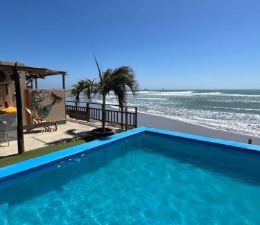 Lobitos Hotel | Exceptional Aloha Lobitos: Oceanfront Escape with Pool