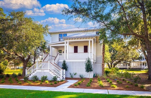Johns Island House | Discover Aloha Place: Oceanfront Oasis with Pool & Spa