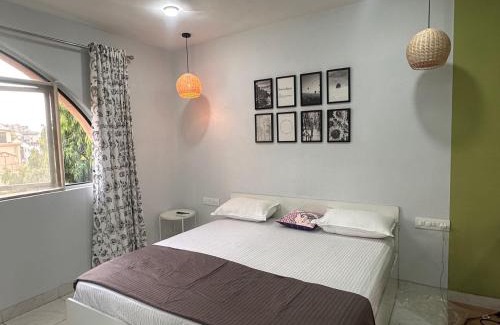 Koregaon Park Apartment | Aloha: Private Room with Terrace Jacuzzi & Lake View