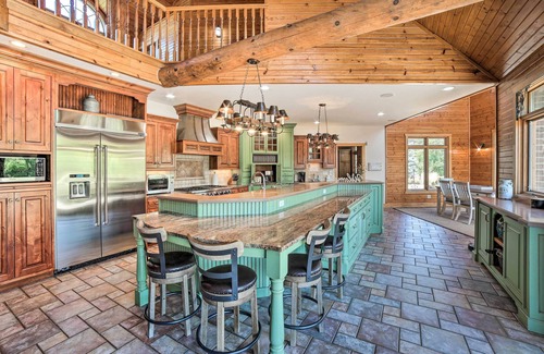Grundy County Other | Discover Aloha Ranch: Game Room, Theater & Fishing Pond