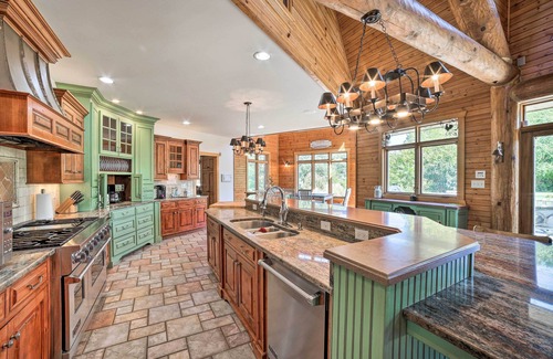 Grundy County Other | Discover Aloha Ranch: Game Room, Theater & Fishing Pond