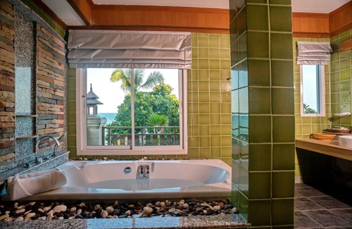 Lamai City Center Resort | Inviting Aloha Resort: Ocean Views & Family-Friendly Amenities