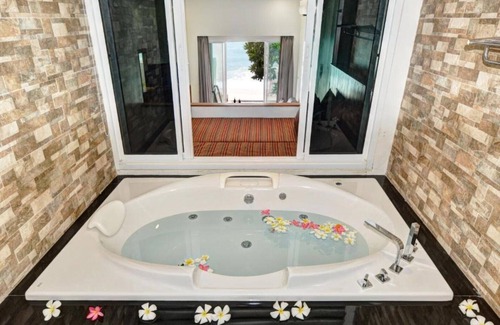 Lamai City Center Resort | Inviting Aloha Resort: Ocean Views & Family-Friendly Amenities