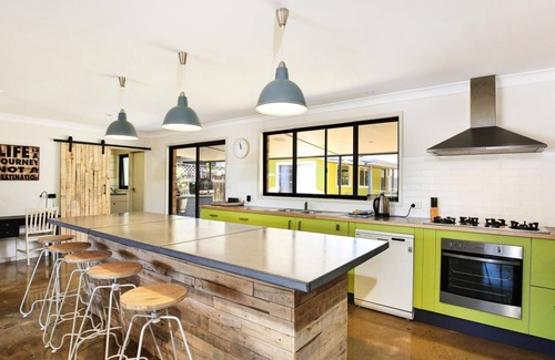 Shoalhaven Heads House | Aloha: Cozy Retreat Near Berry & the Beach with Ocean Views