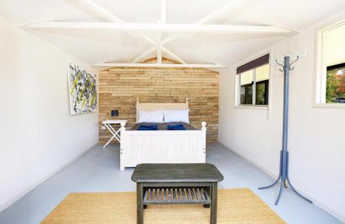 Shoalhaven Heads House | Cozy Aloha Retreat: Pet-Friendly, Near Berry & the Beach