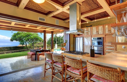 Historic Lahaina Front Street House | Discover Aloha Spirit Maui: Family-Friendly 2 Bedroom Retreat