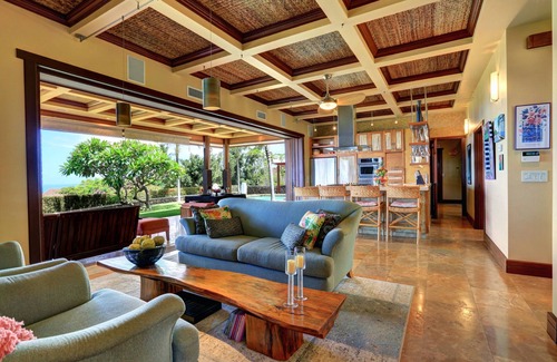 Historic Lahaina Front Street House | Discover Aloha Spirit Maui: Family-Friendly 2 Bedroom Retreat