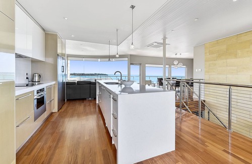 Waterhouse Apartment | Oceanfront Aloha Waterfront Properties with Breakfast Included
