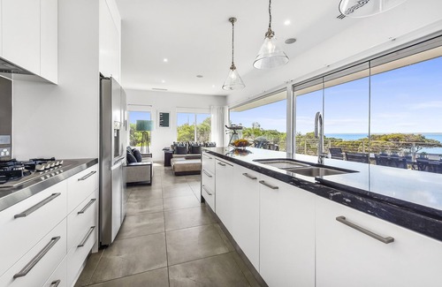 Waterhouse Apartment | Oceanfront Aloha Waterfront Properties with Breakfast Included